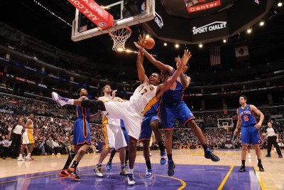 New York Knicks v Los Angeles Lakers, Los Angeles, CA - January 9: Andrew Bynum Photographic Poster Print by Noah Graham, 28x42