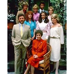 KRISTIAN ALFONSO AS PILAR ORTEGA-CUMSON, ABBY DALTON AS JULIA CHANNING CUMSON, ROBERT FOXWORTH AS CHASE GIOBERTI, LORENZO LAMAS AS LANCE CUMSON, WILLIAM R. MOSES AS COLE GIOBERTI, JAMIE ROSE AS VICTORIA GIOBERTI HOGAN STAVROS #1, SUSAN SULLIVAN AS MAGGIE DONOVAN HARTFORD GIOBERTI CHANNING FROM FALCON CREST #1 - IN FARBE - Filmfoto - Standard - 10x8" (25x20cm)