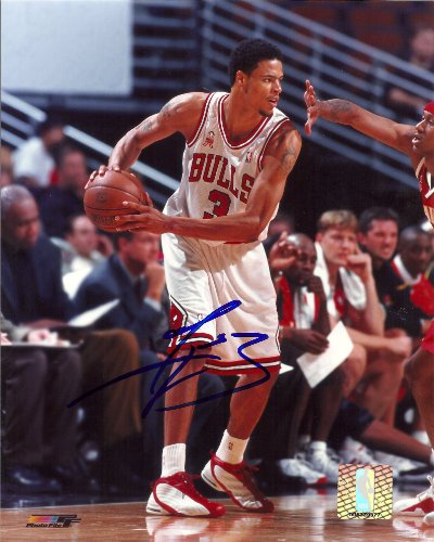 TYSON CHANDLER,CHICAGO BULLS,DALLAS MAVERICKS,SIGNED,AUTOGRAPHED,8X10,PHOTO,COA,RARE HARD TO FIND PHOTO