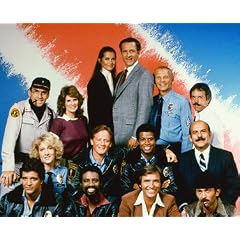 MICHAEL CONRAD AS SGT. PHIL ESTERHAUS, JON CYPHER AS CHIEF FLETCHER DANIELS, DENNIS FRANZ AS DET. SAL BENEDETTO, CHARLES HAID AS OFFICER ANDREW 'ANDY' RENKO, ED MARINARO AS OFFICER JOE COFFEY, DANIEL J. TRAVANTI AS CAPT. FRANK FURILLO, MICHAEL WARREN AS OFFICER ROBERT 'BOBBY' HILL, BRUCE WEITZ AS SGT. MICK BELKER, VERONICA HAMEL AS JOYCE DAVENPORT FROM HILL STREET BLUES #1 - IN FARBE - Filmfoto - (Poster) PLAKATE - 25x20" (60x50cm)