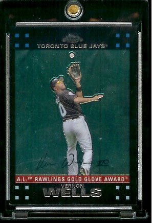 2007 Topps Chrome #272 Vernon Wells Toronto Blue Jays Gold Glove Award Winners Baseball Card - Mint Condition - Shipped In Protective Display Case !