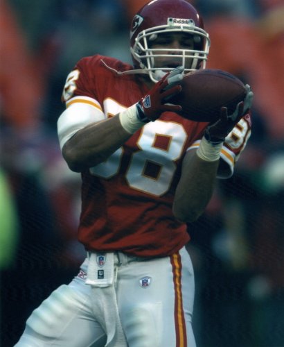 TONY GONZALEZ KANSAS CITY CHIEFS 8X10 SPORTS ACTION PHOTO J