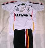 2010 SOUTH AFRICA WORLD CUP KIDS GERMANY ALEMANIA SOCCER JERSEY SIZE 4 (FOR AGES 2 & 3) JERSEY AND SHORTS