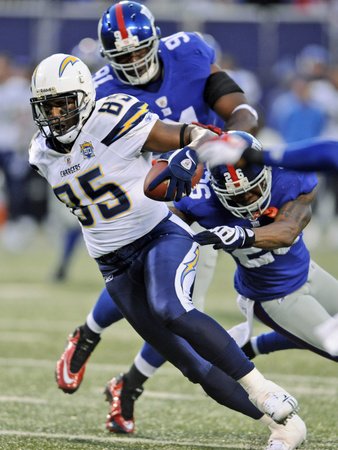 Chargers Giants Football: East Rutherford, NJ - Antonio Gates Photographic Poster Print by Bill Kostroun, 18x24
