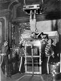  : 1913 HOUDINI WATER TORTURE CELL STAGE PHOTO