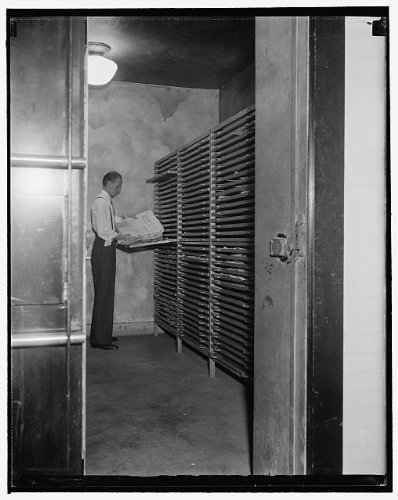 Photo Reprint National Archives. Washington, D.C., Nov. 22. This phase of the work is known as the humidifying