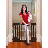 Summer Infant Sure and Secure Deluxe Top Of Stairs Wood Walk Thru Gate