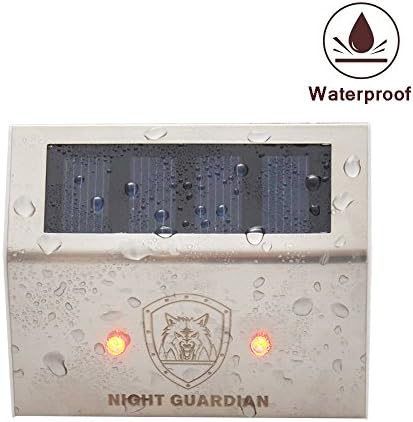 LFJ Solar Powered Predator Deterrent Light with 2 LED Fashing Light Auto-on at Dusk and Auto-off by Day - 2 Packs