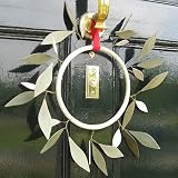 Review The Urban Garden  / green leaf christmas wreath for your front door - 40cm dia.
