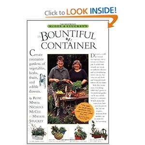 McGee & Stuckey's Bountiful Container: Create Container Gardens of Vegetables, Herbs, Fruits, and Edible Flowers [Paperback]