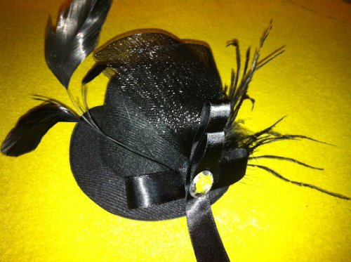 Sexy Mini-Hütchen im Burlesque-Stil