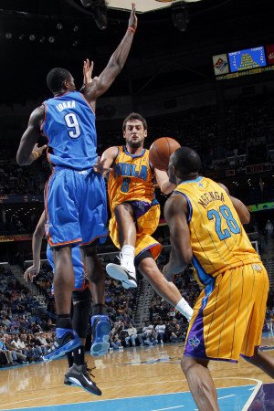 Oklahoma City Thunder v New Orleans Hornets: Marco Belinelli Photographic Poster Print by Layne Murdoch, 28x42