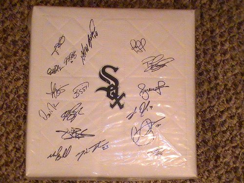 2011 CHICAGO WHITE SOX TEAM SIGNED AUTOGRAPHED BASEBALL BASE PAUL KONERKO,MARK BUEHRLE COA + PROOF PHOTO