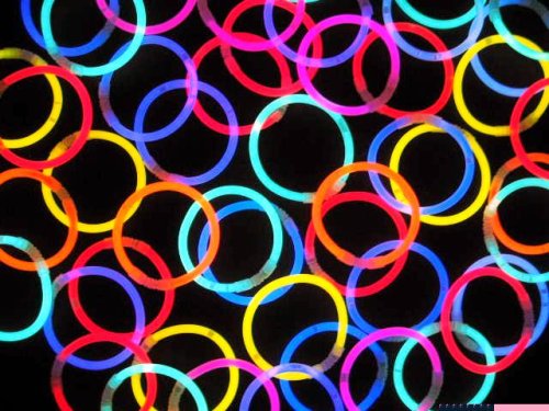 Childrens Toyshop  Toys : 100 x Glow Sticks, 8" long with 100 Connectors
