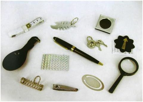 Christmas Crackers - Red Pillar Box - 12 Pack