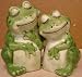 Kitchen & Housewares : Hugging Frogs Salt & Pepper Shakers