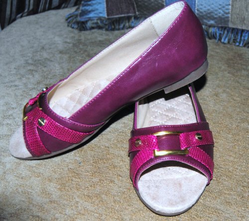 Avon Rose Cushion Peep Toe Flat Size 7
