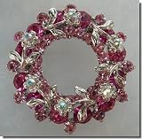 Pink and White Crystals Wreath Pin B1S43