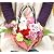 【送料無料】白猫・指人形付季節のお花の和風カゴ・フラワーアレンジメント(生花) FL-MD-201