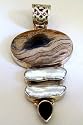 Agate and Biwa Pearl Pendant