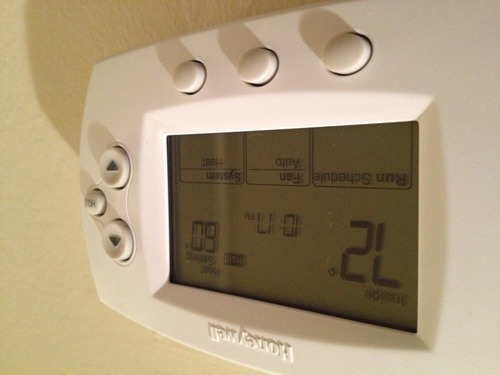 Honeywell TH6110D1021 FocusPro Programmable Digital Thermostat
