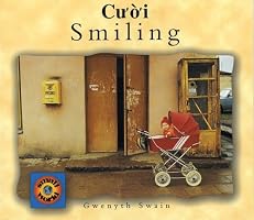 Smiling (English-Vietnamese) (Small World series)