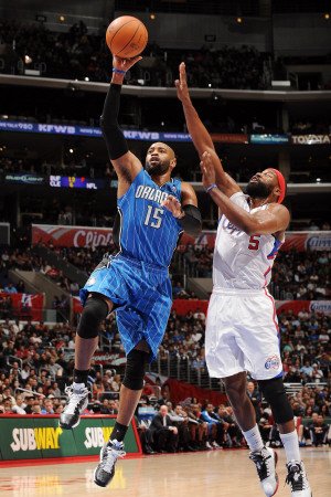 Orlando Magic v Los Angeles Clippers: Vince Carter and Baron Davis Photographic Poster Print by Noah Graham, 16x24