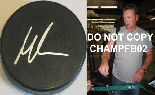 MARTIN BRODEUR,NEW JERSEY DEVILS,NHL,SIGNED,AUTOGRAPHED,HOCKEY PUCK,WITH PROOF + COA