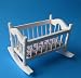 Puppenwiege weiss Miniatur Puppenmöbel 1:12