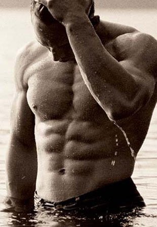 Produkt-Bild: Lang Rob Get Wet Akt Erotik Poster Sepia Foto nackter Mann sixpack Oberk&ouml;rper Muskeln- Gr&ouml;sse 61x91,5 cm