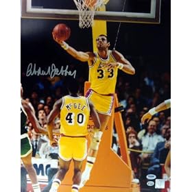 Kareem Abdul-Jabbar Autographed/Hand Signed Los Angeles Lakers 16x20 Photo - Layup