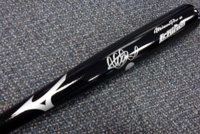 Ichiro Suzuki Autographed/Hand Signed Mizuno Pro Game Model Bat Holo