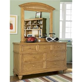 Broyhill 4226-320 Hampton Drawer Dresser in Coastal Pine
