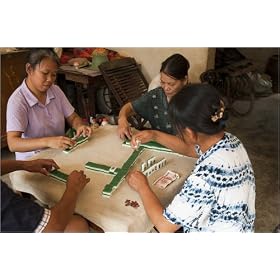 photographie Women playing mahjong in Fuli near Yangshou. est disperible en (L x H): 100 x 70 cm ...