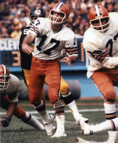 BRIAN SIPE CLEVELAND BROWNS 8X10 SPORTS ACTION PHOTO (F)
