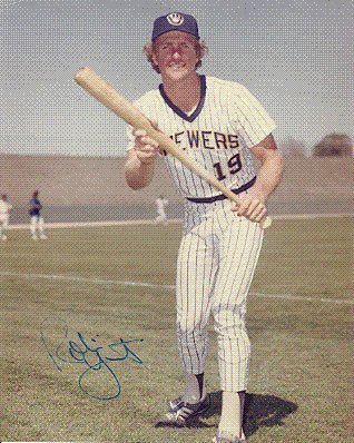 Robin Yount Autographed/Hand Signed Milwaukee Brewers 8x10 Photo