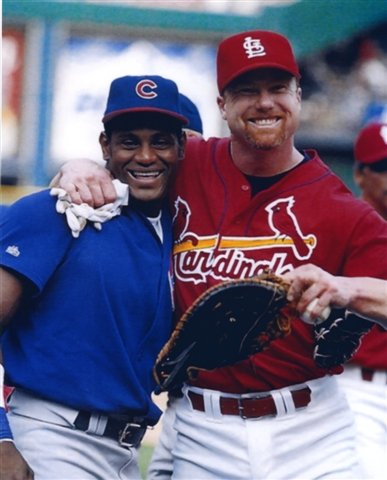 MARK MCGWIRE ST. LOUIS CARDINALS & SAMMY SOSA CHICAGO CUBS 8X10 SPORTS ACTION PHOTO