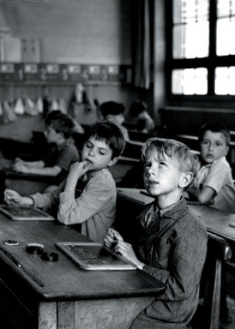 Kinder - Die Schulische Information, Robert Doisneau Poster Kunstdruck (70 x 50cm)
