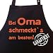 Bei OMA schmeckt`s am besten! Garantiert! - Kochsch�rze, Latzsch�rze mit verstellbarem Nackenband und Seitentasche - Die Geschenkidee!