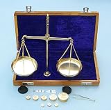 100-Gram Capacity Balance Scale in Wood Case