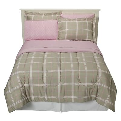 http://ecx.images-amazon.com/images/I/51qtzlOhXNL._AA400_.jpg Everything in this picture matches in plaid - awwkwaaaardd!!!!