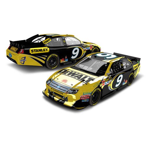 9 Marcos Ambrose 2012 DeWalt Color Chrome 1/24 NASCAR