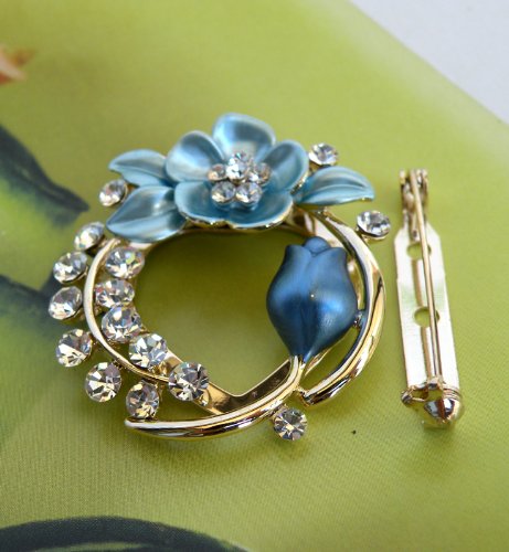 Designer Scarf Ring Gorgeous Lady Clip On Style 
