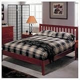 Queen Platform Bedroom Set in Light Cherry