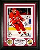 Nicklas Lidstrom Autographed Framed 8 x 10 Photograph and Medallion Set from The Highland Mint