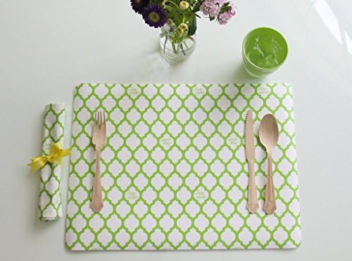 Vinyl Green Quatrefoil Placemat – Set of 4 Easy Wipe Clean for Inside or Outdoor Parties – Reusable – Green, White Fun Summer Pattern.