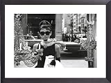 Produkt-Bild: Audrey Hepburn Poster Kunstdruck und Alu-Rahmen - Tiffany Schaufenster (80 x 60cm)