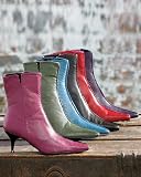 Pointed-toe leather boot