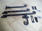 IRONMONGERY WORLDﾂｮ BLACK ANTIQUE IRON CURLY MONKEY TAIL STYLE WINDOW CASEMENT STAYS FASTENER HANDLE