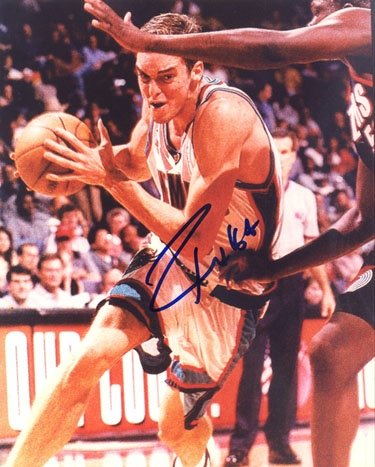 Pau Gasol Autographed/Hand Signed 8x10 Photo - Memphis Grizzlies
